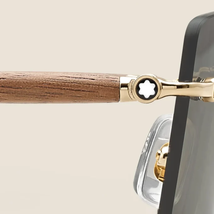 Quadratische Sonnenbrille mit goldfarbenem Metallrahmen