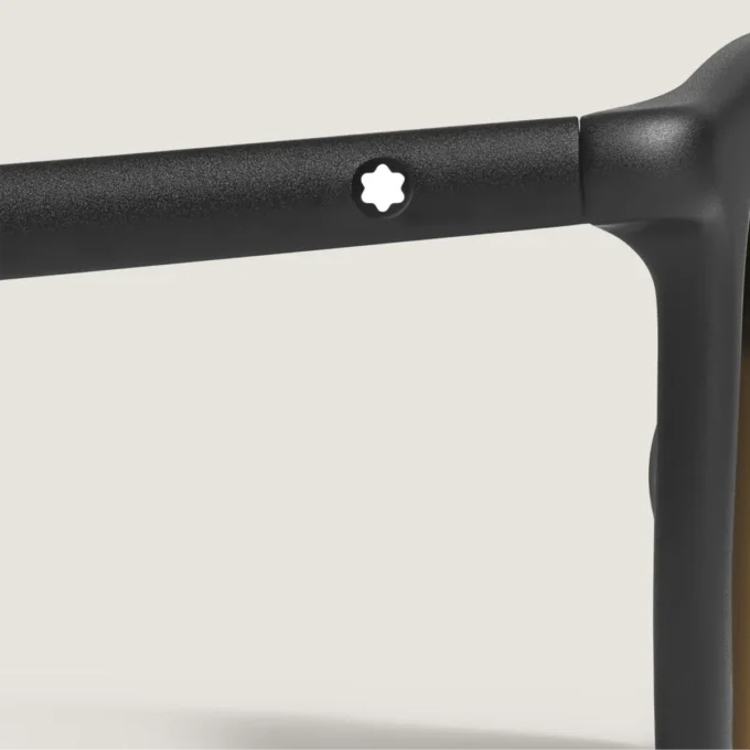 Quadratische Sonnenbrille mit schwarzem Acetatrahmen