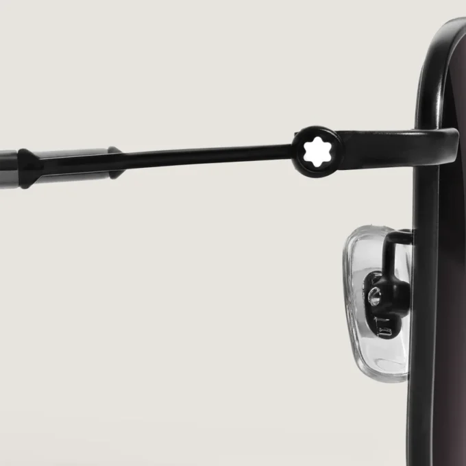 Quadratische Sonnenbrille mit schwarzem Metallrahmen