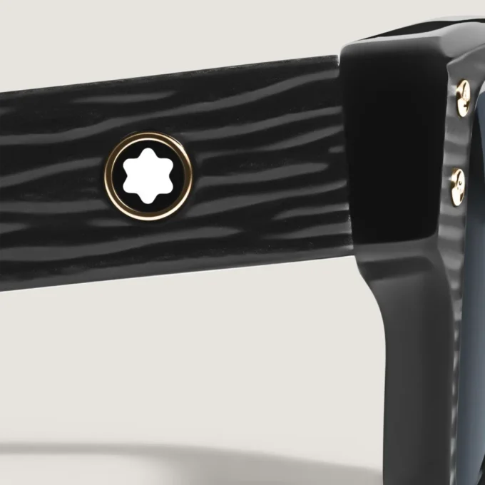 Rechteckige Sonnenbrille mit schwarzem Acetatrahmen