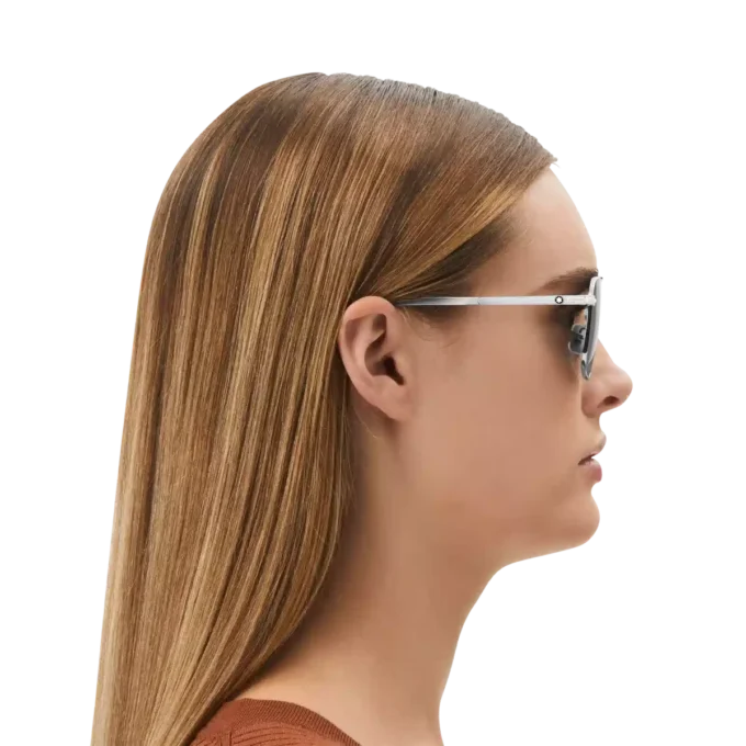 Rechteckige Sonnenbrille mit silberfarbenem Metallrahmen